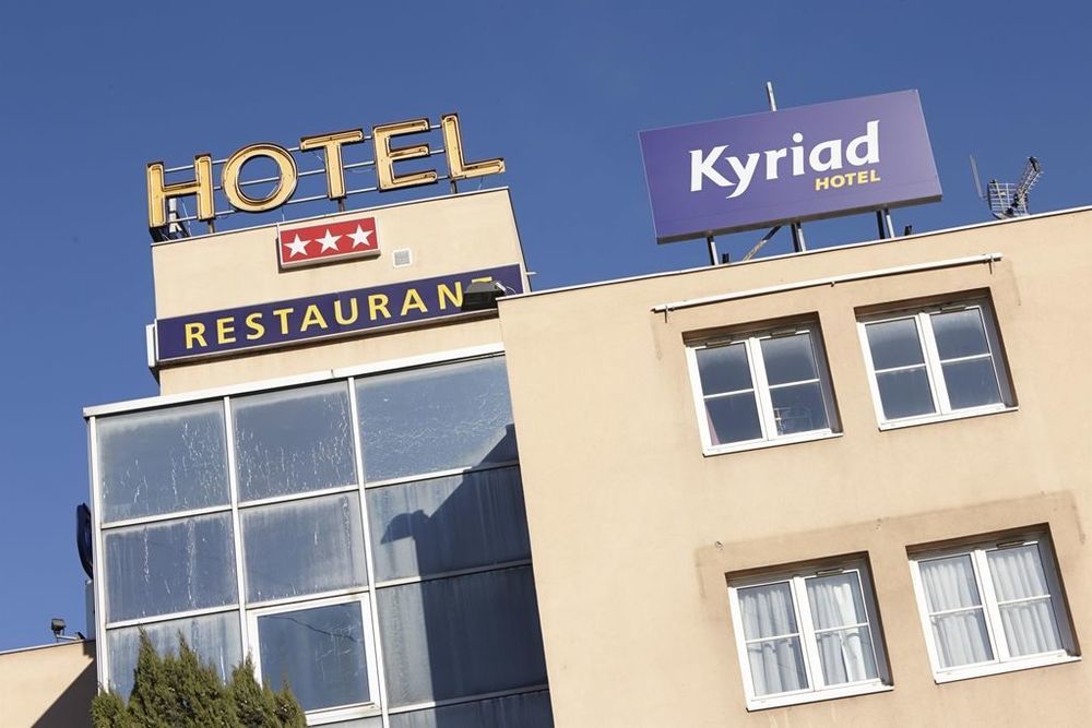 Hotel Le Neron - Logis Fontanil-Cornillon Eksteriør bilde